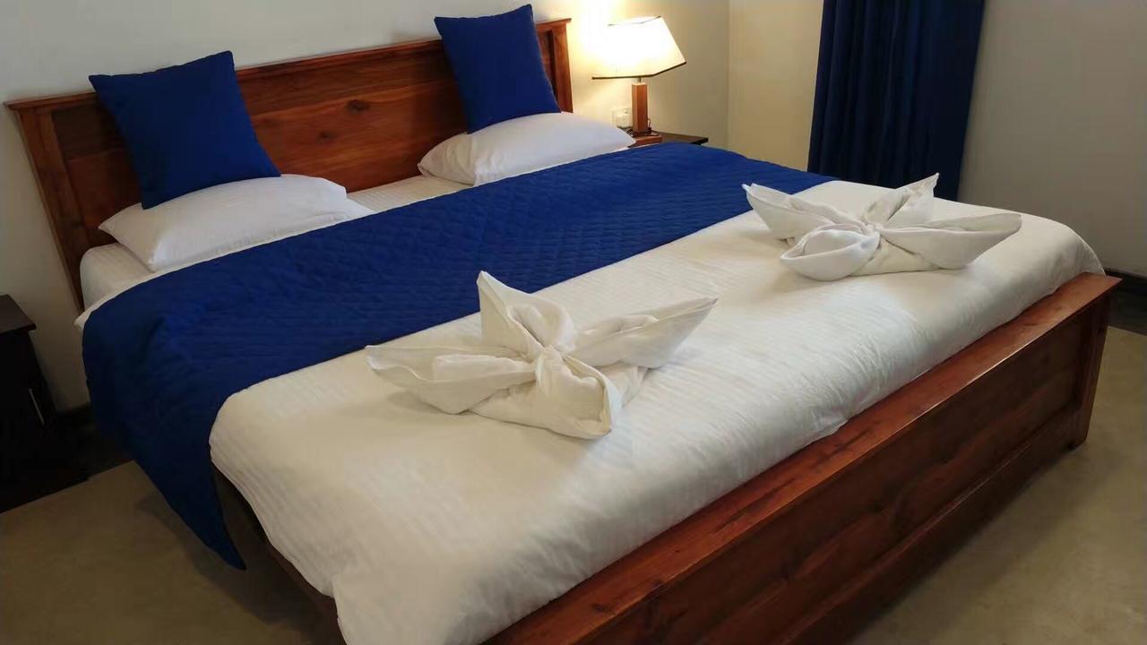 Blue Whale Holiday Hotel 米瑞莎 外观 照片
